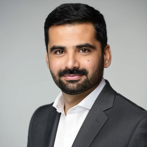 خالد المنصوري، رئيس التحرير